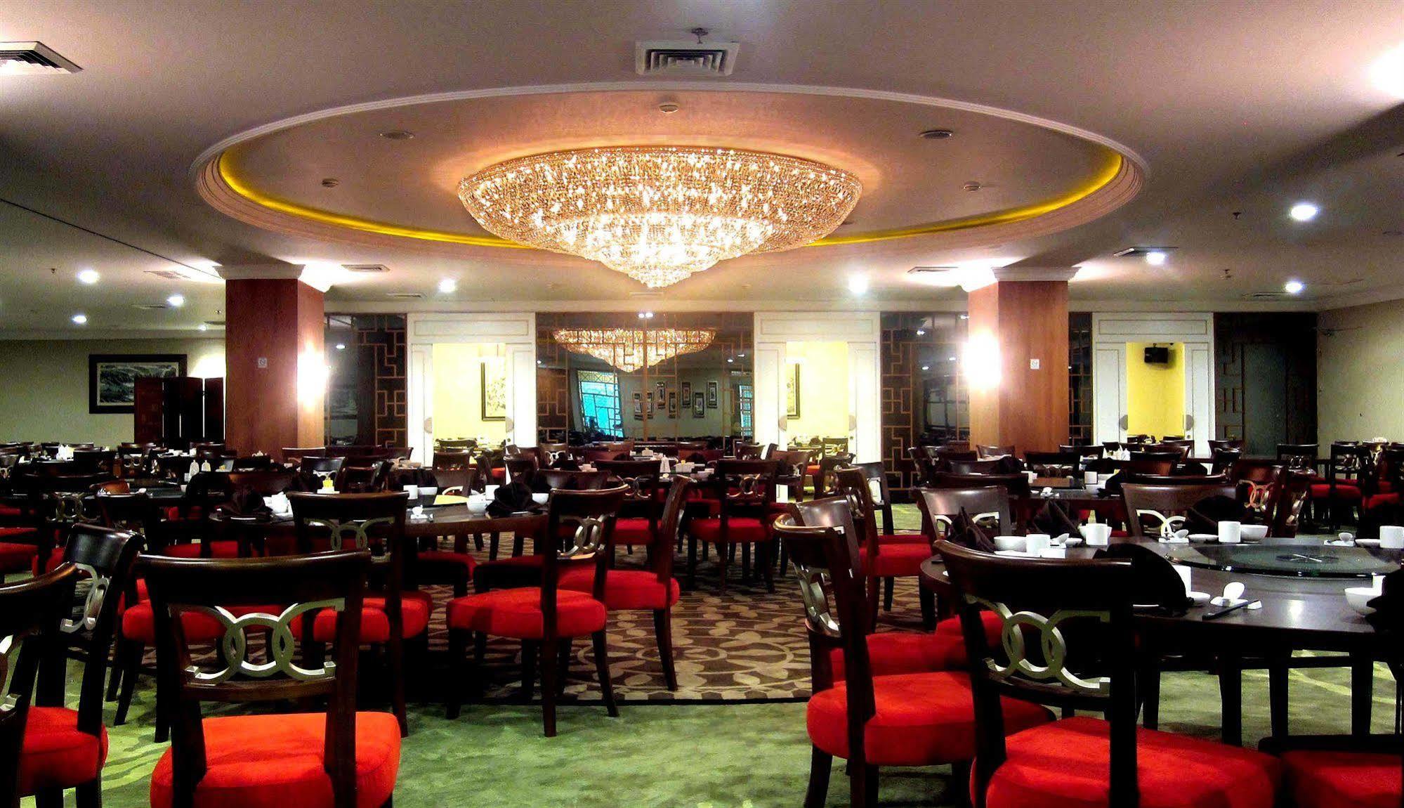 Emerald Garden International Hotel Медан Экстерьер фото